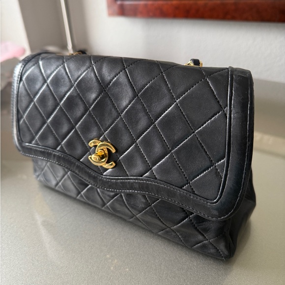 Authentic Chanel 1989 Lambskin Half Flap - Picture 1 of 5